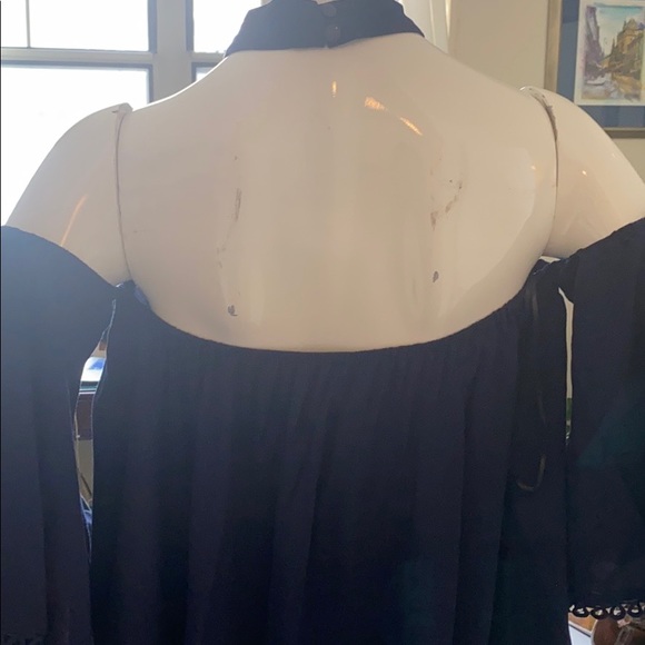 LF Seek the Label Off the Shoulder Collar Top - Picture 3 of 4